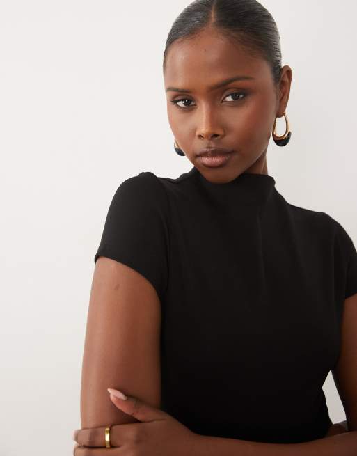 Kaiia exclusivité robe longue noire à col montant, manches courtes, coupe ajustée et évasée, détail basque et taille basse, 2 de 4