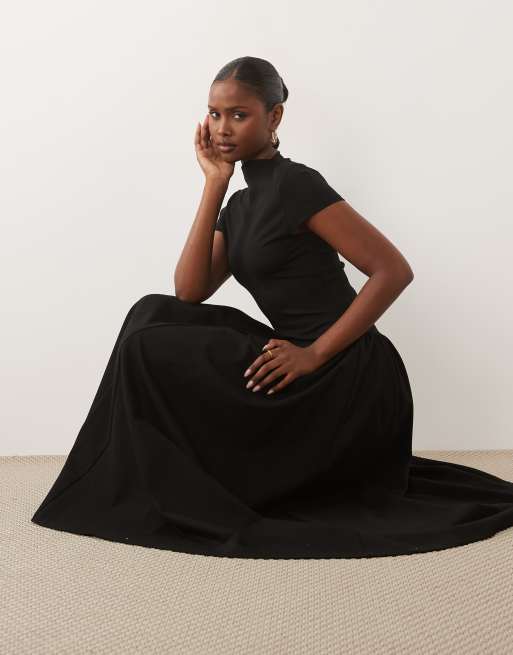 Kaiia exclusivité robe longue noire à col montant, manches courtes, coupe ajustée et évasée, détail basque et taille basse, 3 de 4