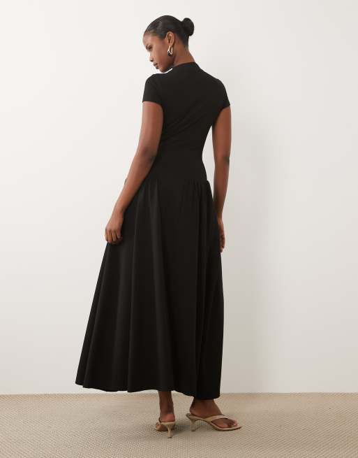 Kaiia exclusivité robe longue noire à col montant, manches courtes, coupe ajustée et évasée, détail basque et taille basse, 4 de 4