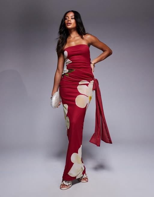 Kaiia – Exklusiv – Anschmiegsames, trägerloses Maxikleid in Rot mit Drapierung, seitlichem Bindedetail und Blumenmuster