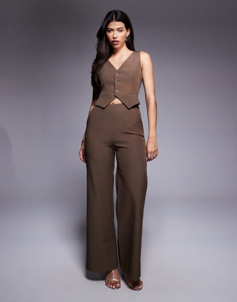 Kaiia – Exklusiv – Ärmelloser Westen-Jumpsuit in Braun mit weitem Bein - view 1