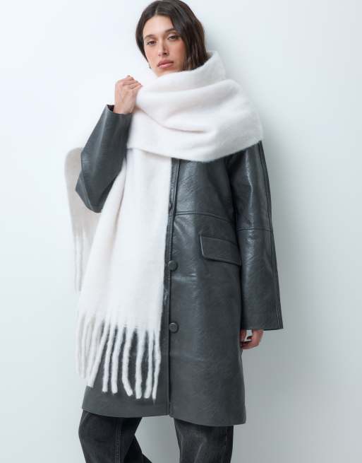 Kaiia exklusiv supermjuk oversize fransad scarf i creme, 3 av 5