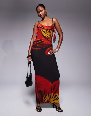 Kaiia - Exklusiv - Zweilagiges, anschmiegsames Maxi-Trägerkleid mit rotem Blumenmuster, Rüschen und Wasserfallausschnitt...