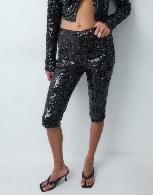 Kaiia exklusive Caprihose mit Pailletten und mittelhohem Bund als Kombiteil in Schwarz, 3 von 5