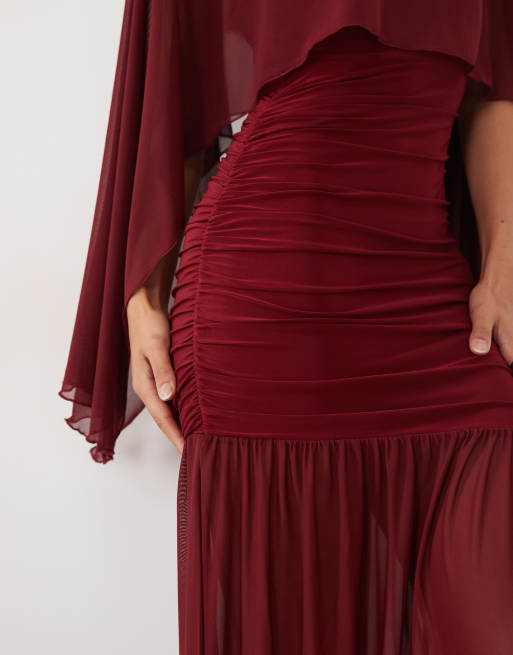 Kaiia exklusive Maxikleid mit doppelter Lage, Drop-Waist, fließendem Mesh-Cape-Overlay und transparentem Saum in Burgunderrot, 3 von 4