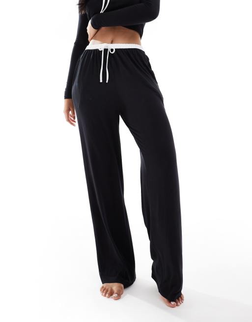 Kaiia – Exklusive Pyjamahose in Schwarz mit weitem Bein und kontrastierendem Bindedetail an der Taille, Kombiteil , 4 von 4