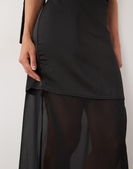 Kaiia exklusive Satin-Maxikleid mit Neckholder, Schal-Detail und transparentem Saum in Schwarz, 4 von 4