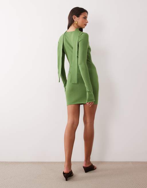 Kaiia exklusive Strick-Minikleid mit Schal-Detail und ausgestellten Ärmeln in Grün, 4 von 4