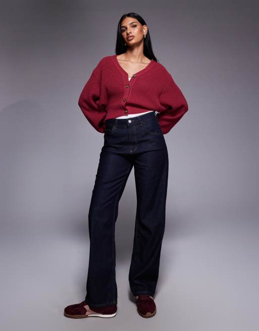 Kaiia – Exklusive Strickjacke in Cranberry-Rot mit V-Ausschnitt, Knopfleiste und Ballonärmeln, 2 von 4