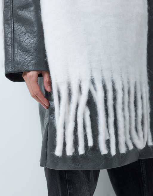 Kaiia exklusiver superweicher Oversize-Schal mit Fransen in Creme, 4 von 5