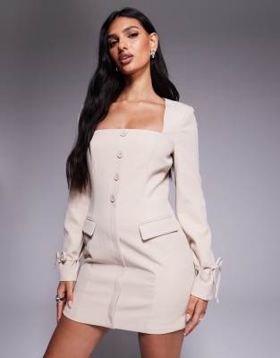 Kaiia - Exklusives, elegantes Blazer-Minikleid in Creme mit eckigem Ausschnitt und Schleifen an den Bündchen-Weiß