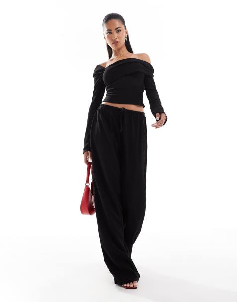 Kaiia – Exklusives, geripptes Set in Schwarz aus langärmligem, asymmetrischem, schulterfreiem Oberteil und Hose - view 1