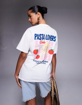 Kaiia - Exklusives Oversize-T-Shirt aus Baumwolle in Weiß mit „Pasta Lovers Club"-Grafikprint auf dem Rücken
