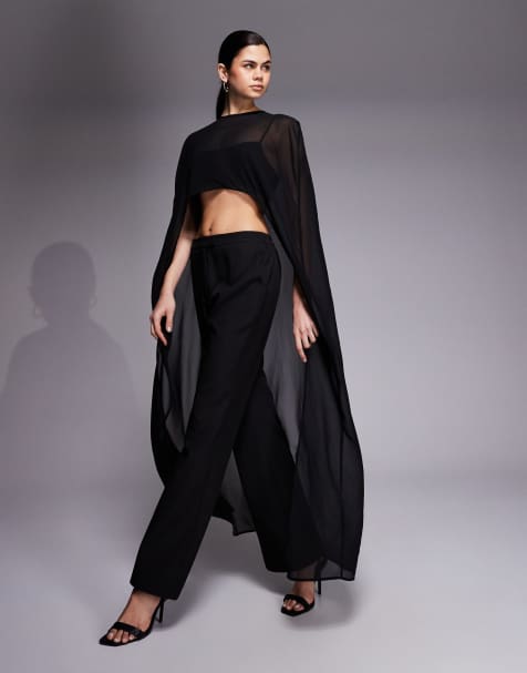 Kaiia – Exklusives Set aus Chiffon in Schwarz, bestehend aus Longline-Oberteil mit Cropped-Cape und Schlaghose mit mittelhohem Bund - view 1
