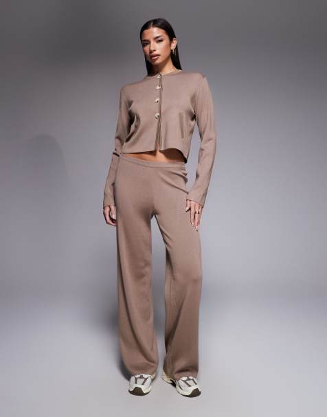 Kaiia – Exklusives Set aus Strick in Taupe, bestehend aus Hose mit weitem Bein und Strickjacke mit Tasche - view 1