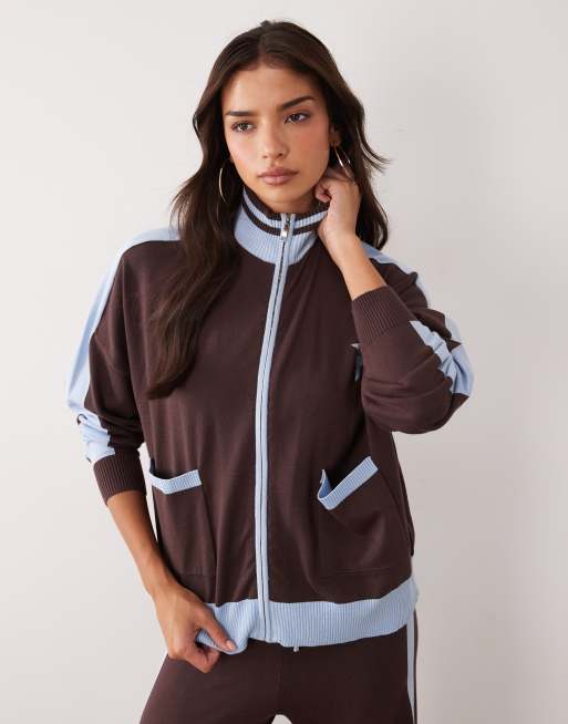 Kaiia – Exclusive – Hochgeschlossene Strickjacke mit durchgehendem Reißverschluss und Jogginghose in Dunkelbraun und Blau, 2 von 2