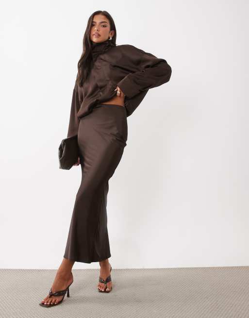 Kaiia exclusive satin funnel neck balloon hem bomber jacket and skirt in chocolate, 2 av 3
