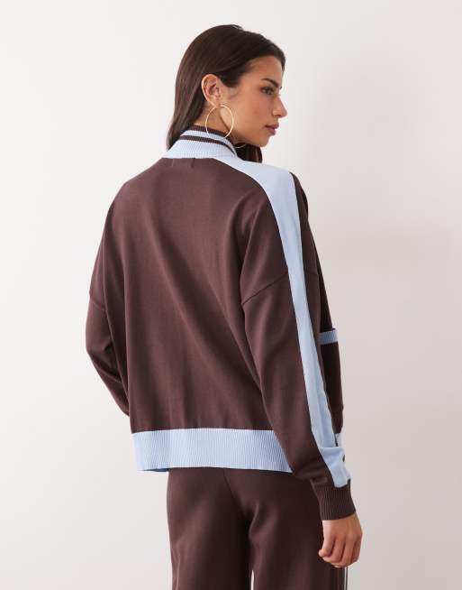 Kaiia exklusivt sweatshirt-set med hög krage och dragkedja i mörkbrunt och blått, 4 av 4
