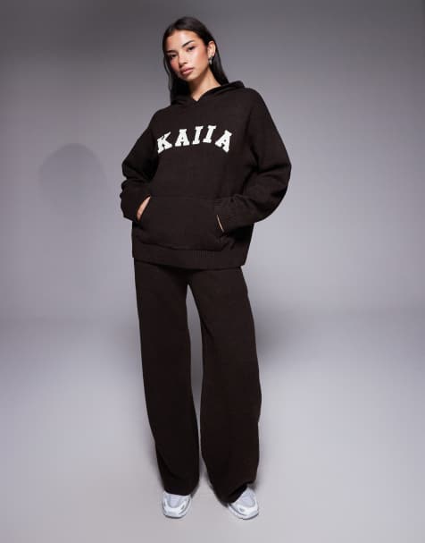 Kaiia - Gebreide co-ord set met hoodie met geborduurd logo en broek met wijde pijpen in chocoladebruin - view 1