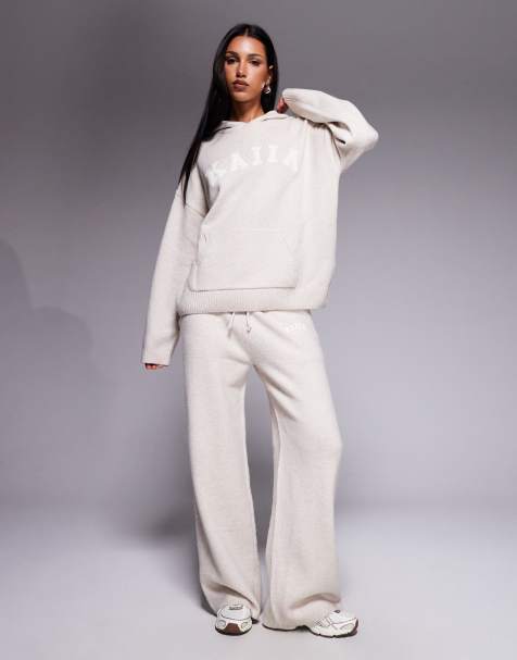 Kaiia - Gebreide co-ord set met hoodie met geborduurd logo en broek met wijde pijpen in lichtbeige - view 1