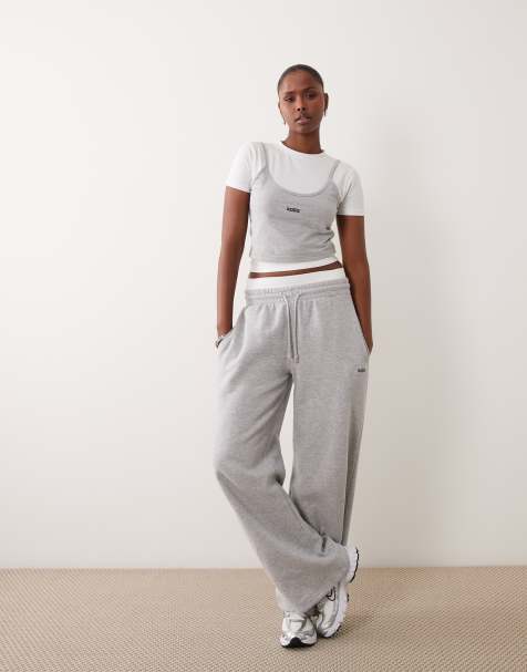 Kaiia – Grått och vitt set i bomullsrikt tyg med mjukisbyxor och t-shirt med holkärmar och crop top-överlager - view 1