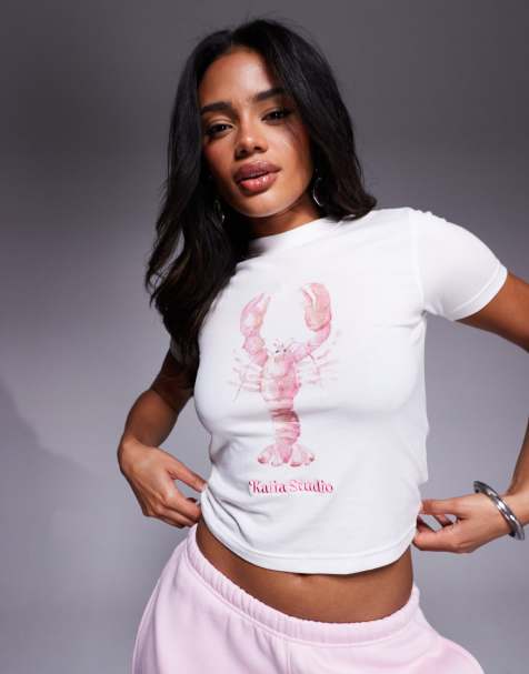 Kaiia - Hvid og tætsiddende T-shirt i bomuldsblanding med cropped snit og broderet logo- og hummer-grafik - view 1