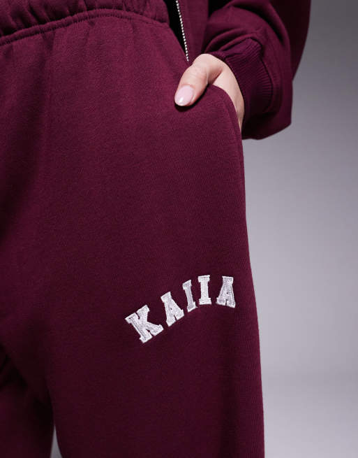 Kaiia - Joggers a fondo ampio bordeaux con logo ricamato in coordinato, 4 di 5