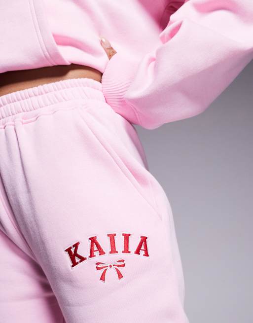 Kaiia - Joggers a fondo ampio rosa e rossi in misto cotone con logo e fiocco ricamati in coordinato  , 3 di 5
