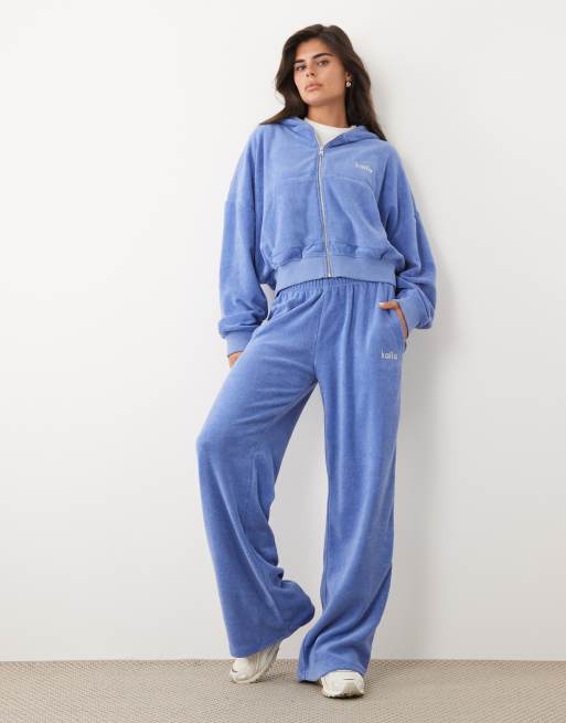 Kaiia - Conjunto azul aciano de joggers de pernera ancha y sudadera extragrande con capucha, cremallera y logo bordado de tejido rizado, 2 de 3