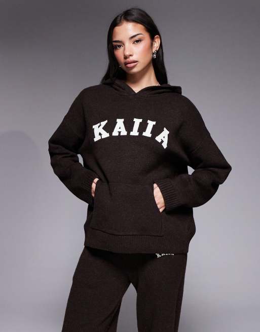 Kaiia – Strickset in Schokobraun, bestehend aus Kapuzenpullover mit Logo-Stickerei und weit geschnittener Hose, 3 von 3