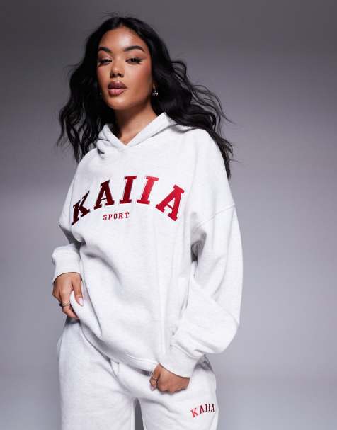 Kaiia – Kapuzenpullover in meliertem Grau mit hohem Baumwollanteil und Logo-Stickerei in Rot, Kombiteil - view 1