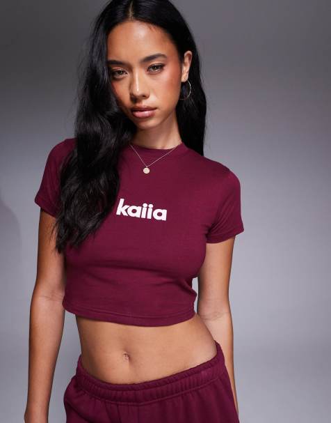 Kaiia – Knapp geschnittenes T-Shirt mit hohem Baumwollanteil in Burgunderrot mit Logo-Stickerei in Rosa, Kombiteil - view 1
