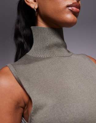 Kaiia Knit Slash Neck Sleeveless Top In Green