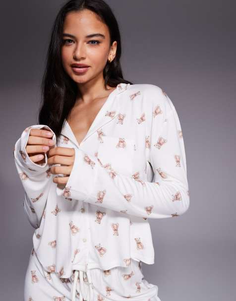 Kaiia – Krämvit, nallebjörnsmönstrad, supermjuk pyjamasskjorta, del av set, exklusivt hos ASOS - view 1