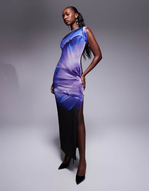 Kaiia - Lilla-blomstret oneshoulder-maxikjole med lårslids og snoet detalje i mesh