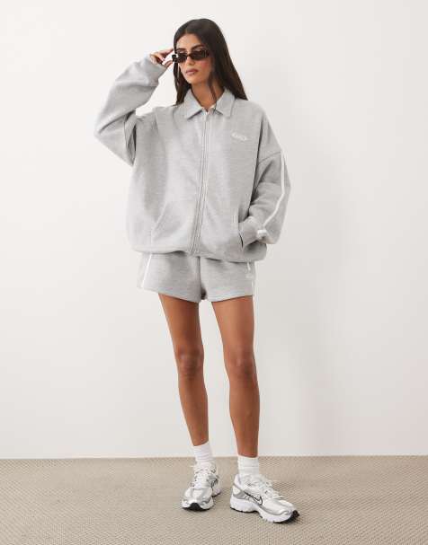 Kaiia – Ljusgrått set i bomullsrikt tyg med shorts och oversize-sweatshirt med broderad logga, sidorand, dragkedja och krage - view 1