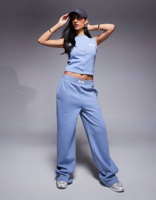 Kaiia Logo Detail Front Seam Wide Leg Sweatpants In Gray