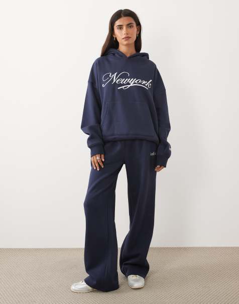 Kaiia – Marinblått set i bomullsrikt tyg med mjukisbyxor och huvtröja i oversized fit med broderad New York-logga - view 1