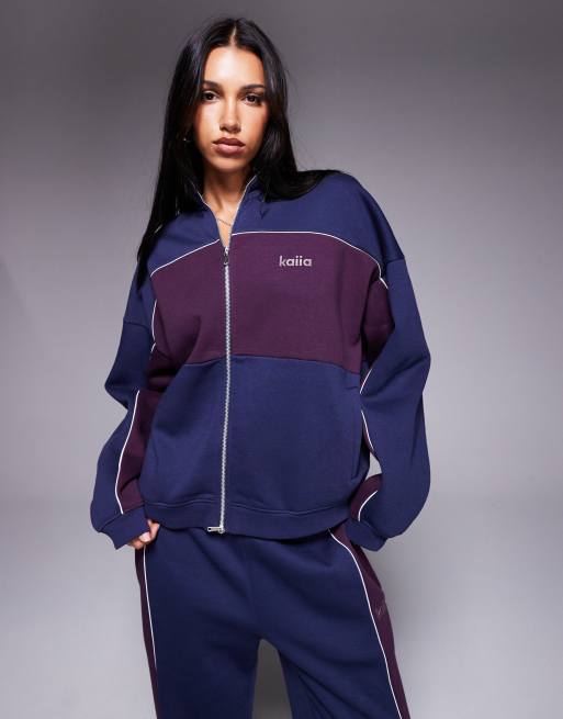 Kaiia - Marineblå og oversized sweatshirt i bomuldsrigt materiale med bordeauxrøde striber i kontrast og lynlås - Del af sæt  , 2 af 5