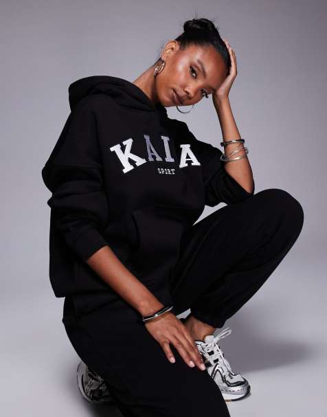 Kaiia - Mix en match - Oversized hoodie, joggingbroek met boorden, joggingbroek met wijde pijpen en shorts in zwart - view 1