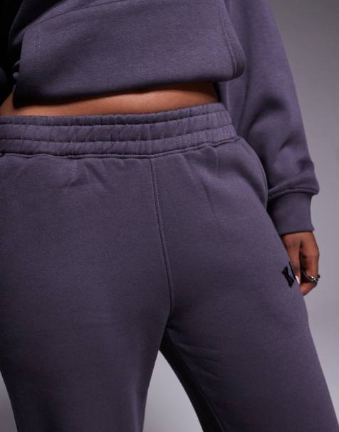 Kaiia - Mix og match - Mørkegråt sæt med oversized hættetrøje med logo og joggingbukser med vide ben samt joggingbukser med tætsiddende benkant - view 1