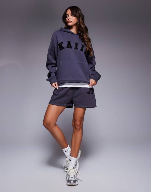 Kaiia – Mörkgrå sweatshorts med broderad logga, del av set