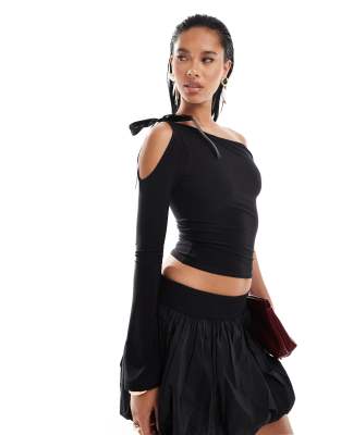 Kaiia One Shoulder Bow Tie One Sleeve Top In Black
