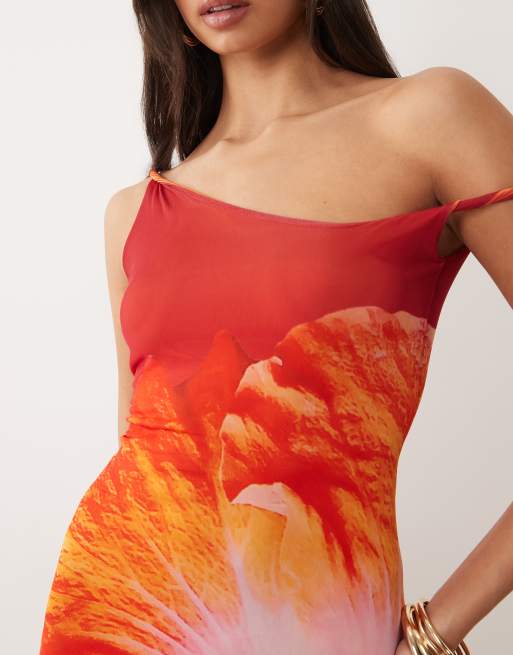 Kaiia - Orange tætsiddende maxikjole i dobbelt mesh med snoet offshoulder-design og blomstermønster - Kun hos ASOS, 4 af 4
