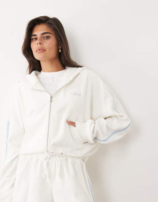Kaiia – Set aus Frottee in Weiß und Babyblau mit Logostickerei und Seitenstreifen, bestehend aus Oversize-Kapuzenjacke und Shorts, 2 von 3
