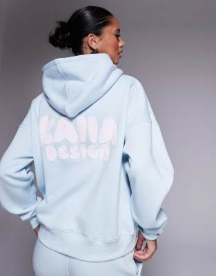 Kaiia - Oversize-Kapuzenpullover in Hellblau mit plastischem „Design"-Logo, Kombiteil