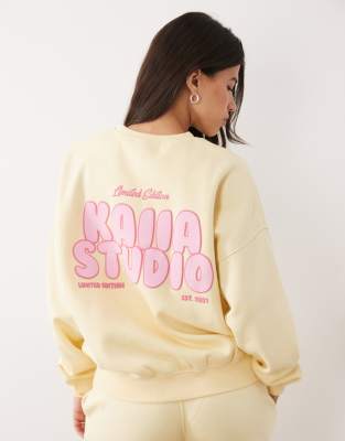 Oversize-Sweatshirt mit hohem Baumwollanteil in Zitronengelb und Rosa mit Logoprint auf dem Rücken, Kombiteil Gelb 44