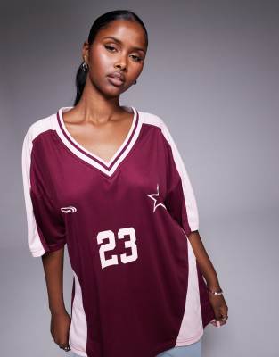 Kaiia Oversized Football Jersey T-shirt In Burgundy