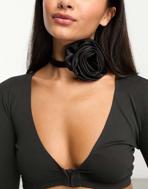 Kaiia - Oversized rosecorsage i sort satin