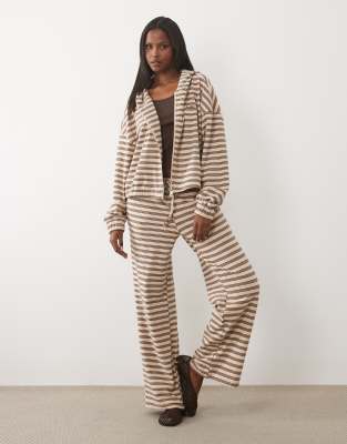 Zip Up Hoodie 4